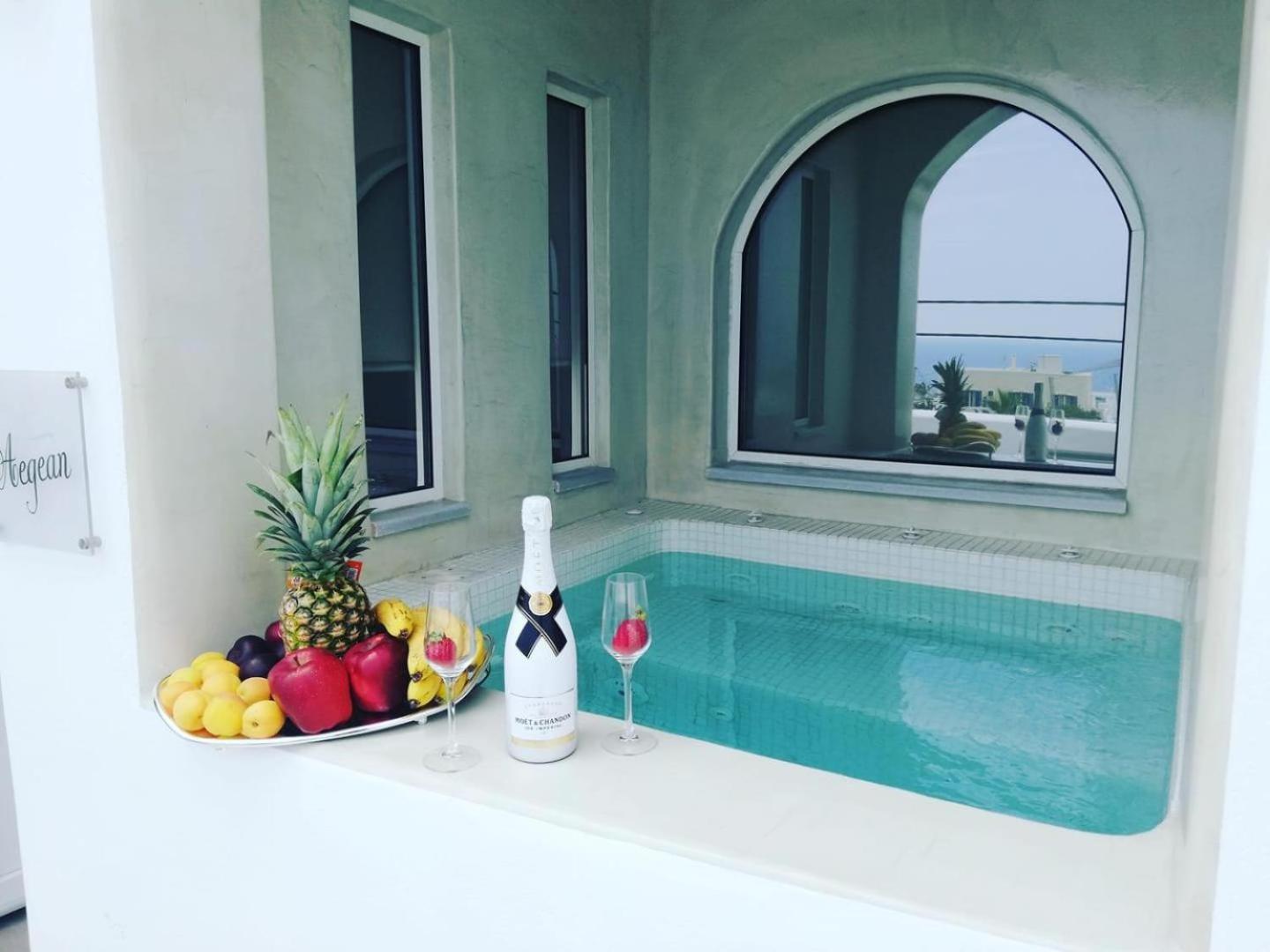 B Suites Fira  Bagian luar foto