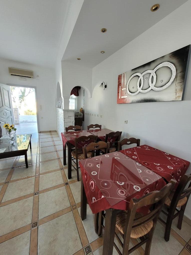 B Suites Fira  Ruang foto